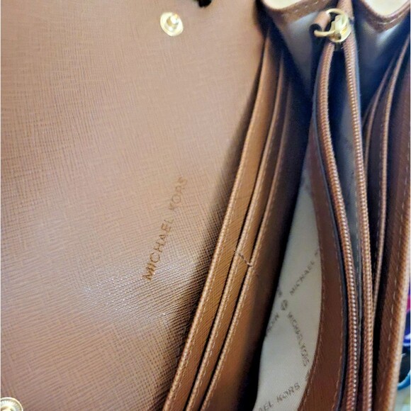 Michael Kors Jet Set Crossbody Wallet Clutch EUC - Picture 10 of 11